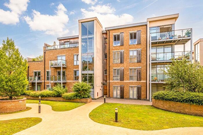 2 Bedroom Flat For Sale In Blagrove Road, Teddington, TW11
