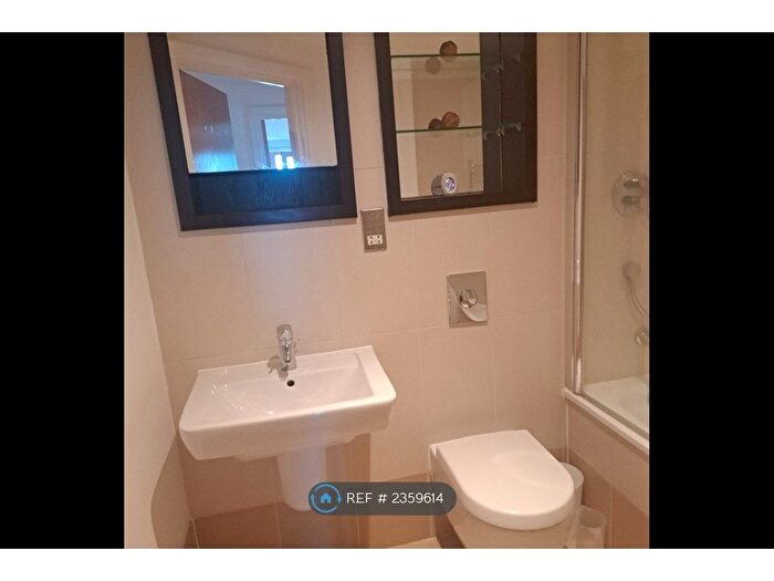 1 Bedroom Flat To Rent In Mcclintock House, Leeds, LS10