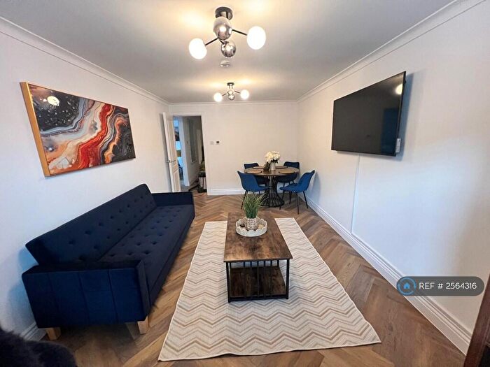2 Bedroom Flat To Rent In South St, Bishop's Stortford, CM23