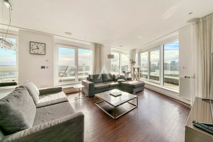 3 Bedroom Apartment To Rent In Western Gateway, London, E16