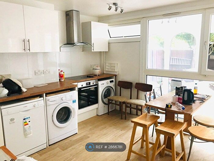4 Bedroom Maisonette To Rent In Caithness House, London, N1
