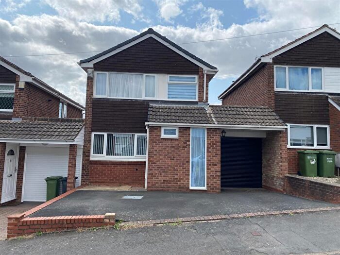 3 Bedroom Link Detached House For Sale In Abberley Avenue, Stourport-On-Severn, DY13