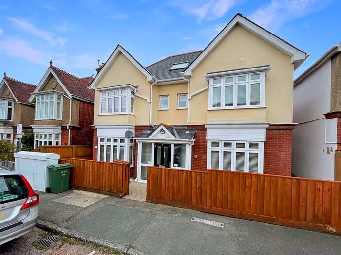 1 Bedroom Flat To Rent In Consort Road, Cowes, PO31