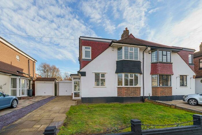 5 Bedroom Semi-Detached House To Rent In Bolderwood Way, West Wickham, BR4