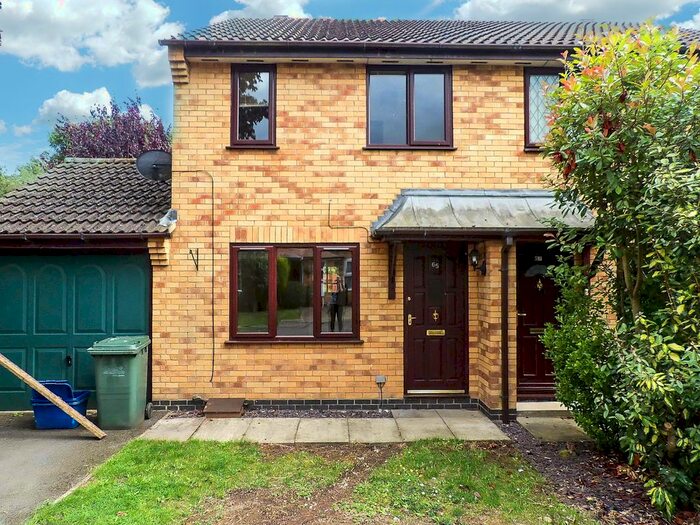 3 Bedroom Semi-Detached House To Rent In Winchester Close, Banbury, Oxfordshire, OX16