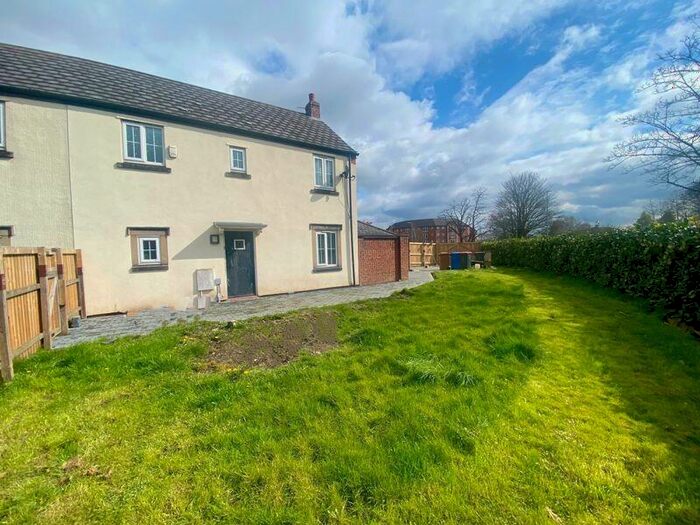 5 Bedroom Semi-Detached House To Rent In Tillerman Close, Manchester, M27