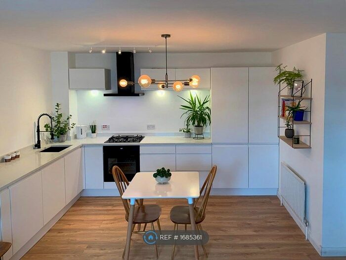 2 Bedroom Flat To Rent In Bishops Way, London, E2