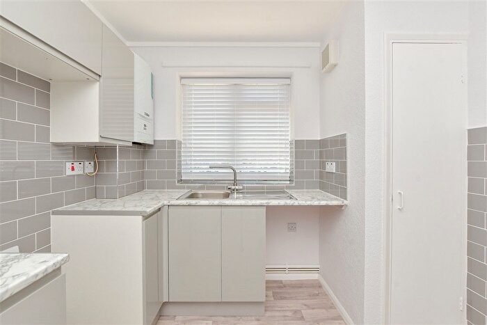 1 Bedroom Flat For Sale In Perkins Avenue, Margate, Kent, CT9