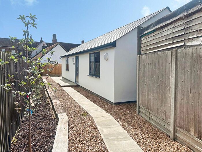 2 Bedroom Bungalow To Rent In High Street, Shefford, SG17