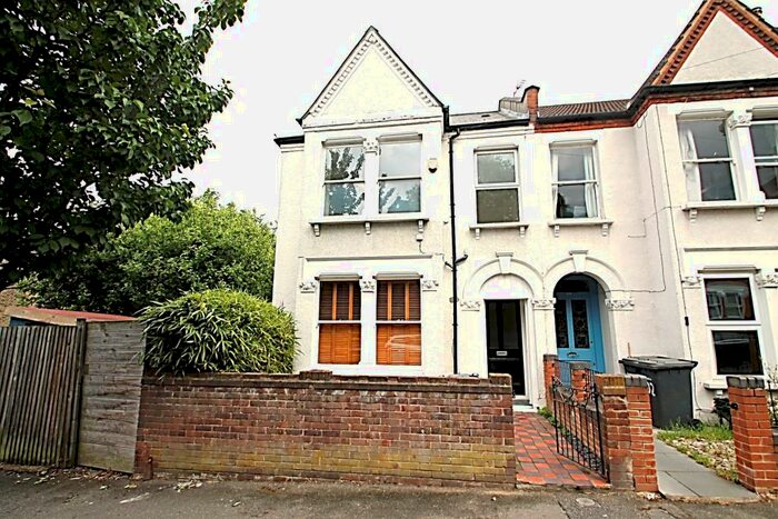 3 Bedroom Flat To Rent In Byne Road, Sydenham, SE26