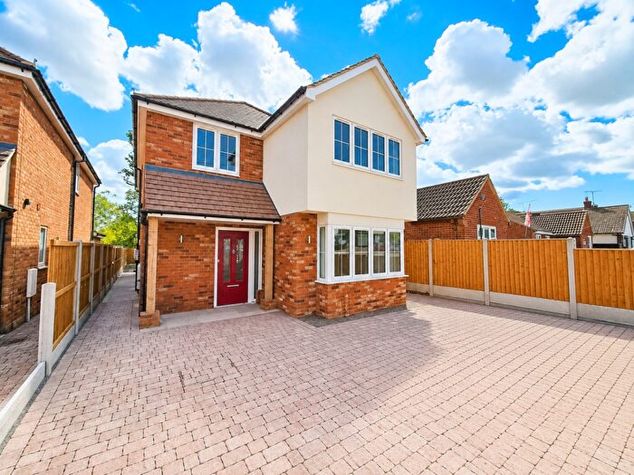 4 Bedroom Detached House For Sale In Burnham Road, Hullbridge, Essex, SS5