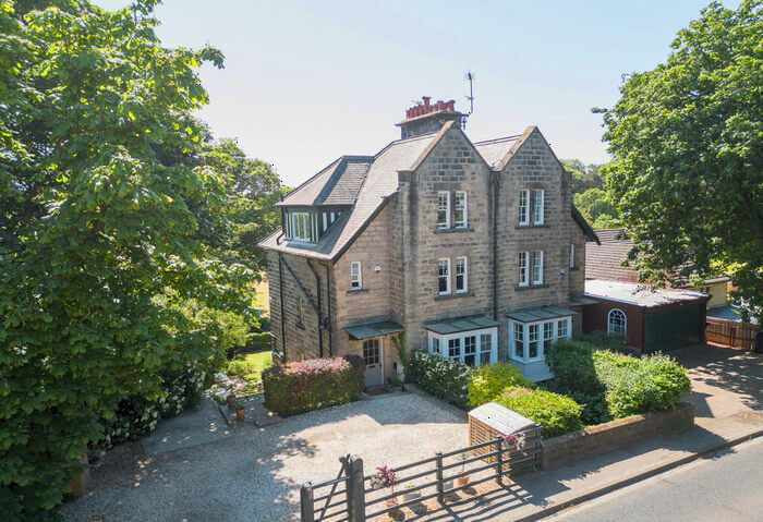 4 Bedroom Semi-Detached House For Sale In Rowan Bank, Huby, LS17