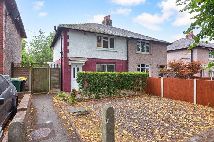 3 Bedroom Semi-Detached House For Sale In Howgill Avenue, Lancaster, LA1