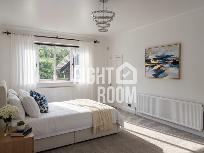 6 Bedroom Detached House To Rent In Six Bedroom, Bury Old Rd, Manchester, M25