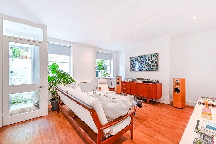 1 Bedroom Flat To Rent In Gloucester Crescent, Camden, London, NW1