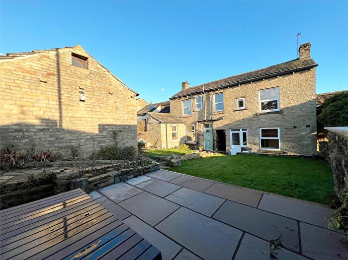 3 Bedroom Terraced House To Rent In Thornhill Road, Brighouse, HD6
