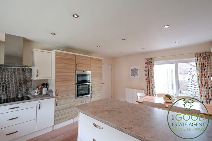 4 Bedroom Detached House For Sale In St. Helens Close, Preston, PR3