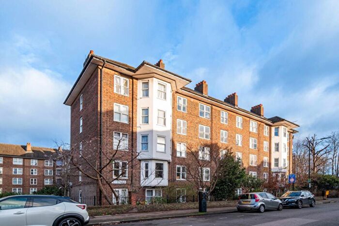 2 Bedroom Flat To Rent In Amhurst Road, Clapton, London, E8