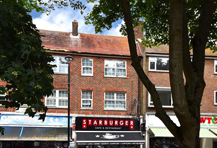 3 Bedroom Flat To Rent In Central Parade, New Addington, Croydon, CR0