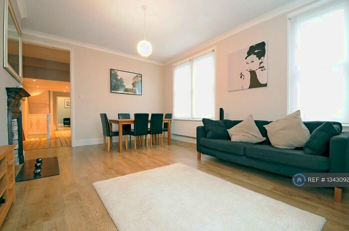 3 Bedroom Maisonette To Rent In Crescent Road, London, N22