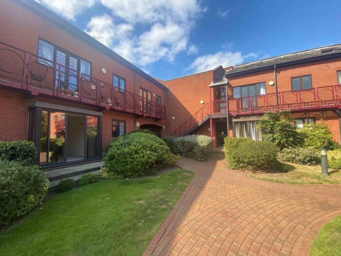 1 Bedroom Flat To Rent In Kings Court, Hockley, B3