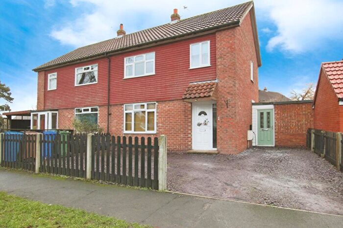 3 Bedroom Semi-Detached House For Sale In Oak Tree Estate, Preston, HU12