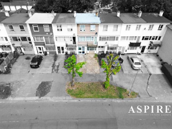 3 Bedroom Terraced House For Sale In Long Riding, Basildon, SS14