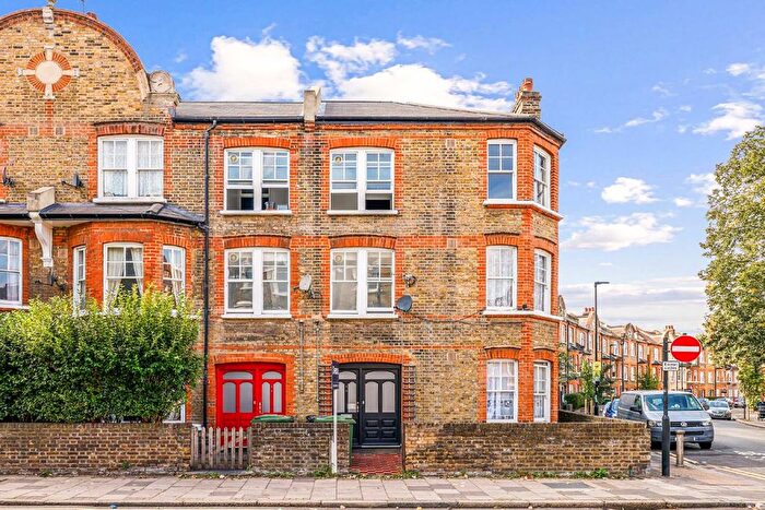 3 Bedroom Flat To Rent In Bedford Road, Clapham, SW4