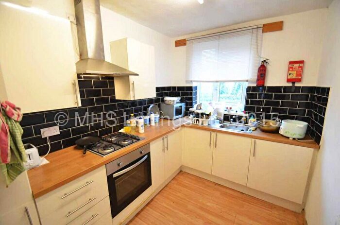 3 Bedroom Terraced House To Rent In Park View Avenue, Leeds, LS4