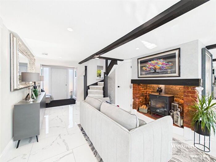 4 Bedroom Detached House For Sale In Norton Road, Wokingham Outskirts, Berkshire, RG7