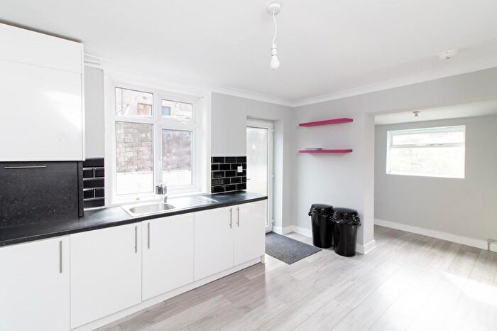 5 Bedroom House To Rent In Osborne Road North, Southampton, SO17