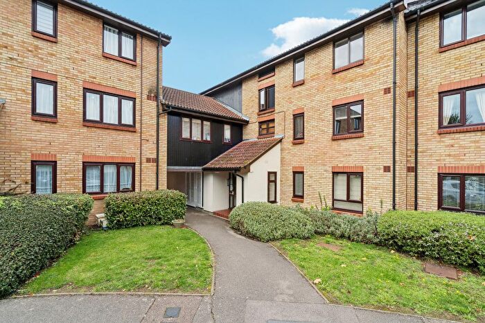 2 Bedroom Flat To Rent In King Arthur Court, Cheshunt, Waltham Cross, Hertfordshire, EN8