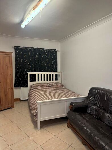 Studio To Rent In Morland Gardens, Southall, UB1