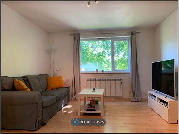 2 Bedroom Flat To Rent In Southcote Road, Reading, RG30