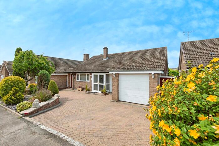 3 Bedroom Bungalow For Sale In Stotfold Road, Hitchin, SG4