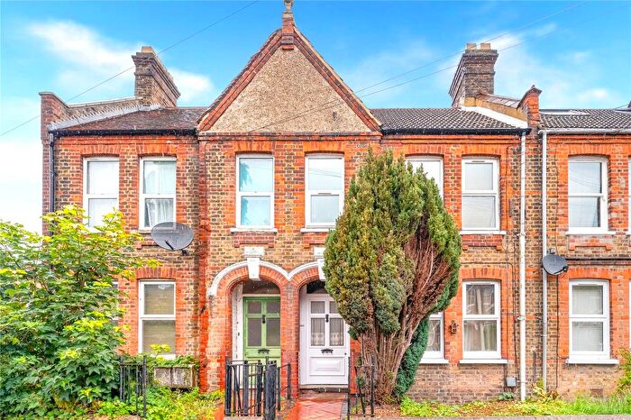 1 Bedroom Flat For Sale In Courtenay Road, Walthamstow, London, E17