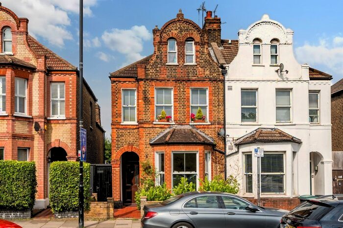 2 Bedroom Flat To Rent In Buckingham Road, London, N22