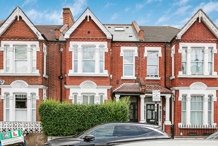 4 Bedroom Flat For Sale In Stapleton Road, London, SW17