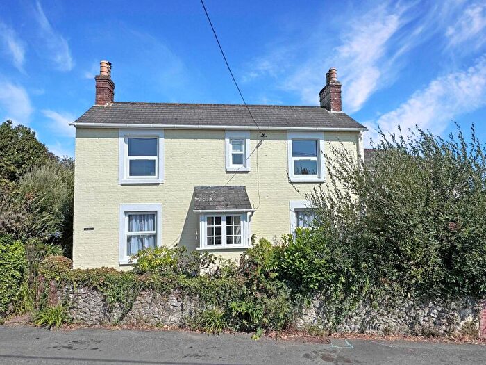 3 Bedroom Detached House For Sale In Newport Road, Niton, PO38