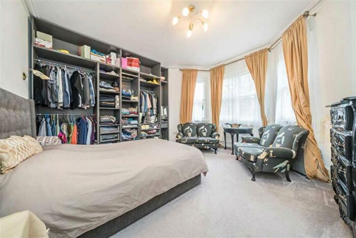 3 Bedroom Flat To Rent In Gloucester Road, Teddington, TW11