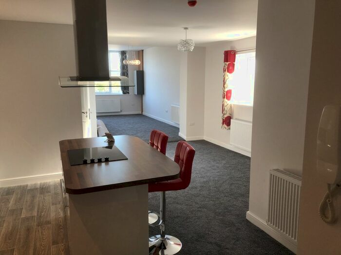 3 Bedroom Flat To Rent In Horse Race End, Heath, Wakefield, WF1