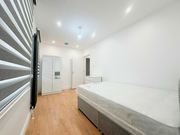 3 Bedroom Flat To Rent In Millers Terrace, London, E8