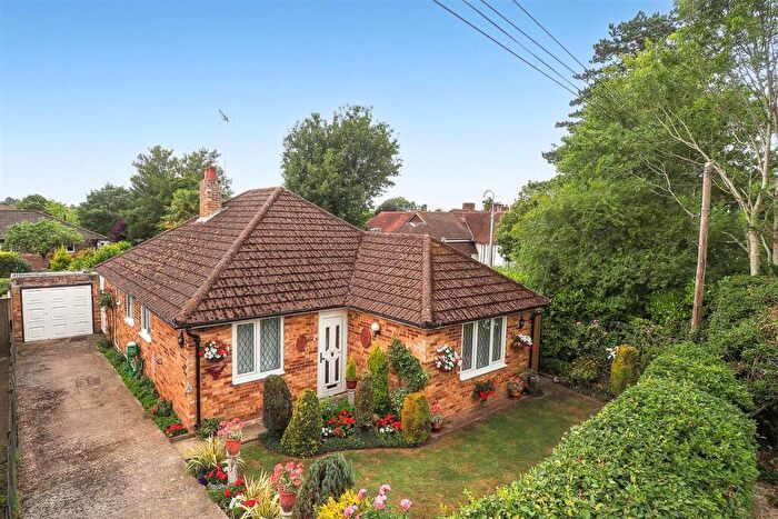 3 Bedroom Detached Bungalow For Sale In Dell Road, Andover, SP10