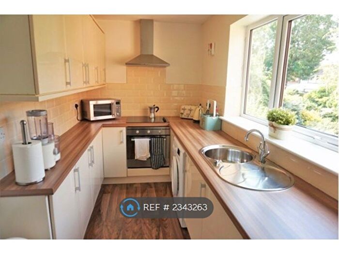 2 Bedroom Flat To Rent In Court Oak Road, Birmingham, B17
