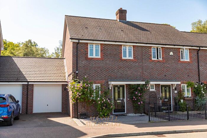 3 Bedroom End Of Terrace House For Sale In Somerley Drive, Crawley, RH10