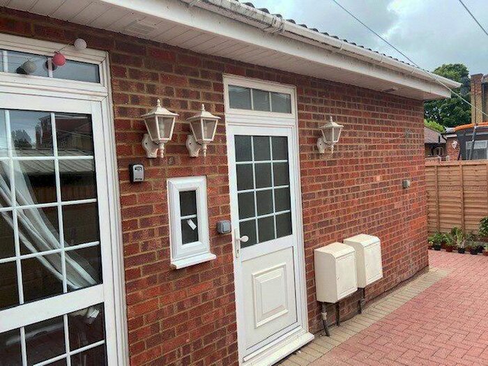 1 Bedroom Flat To Rent In Stirling Road, Hayes, Middlesex, UB3