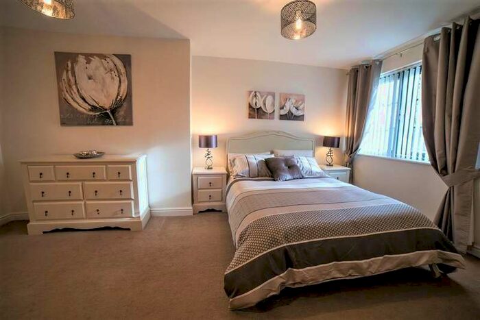 2 Bedroom Flat To Rent In Wessex Court, Farnborough, GU14