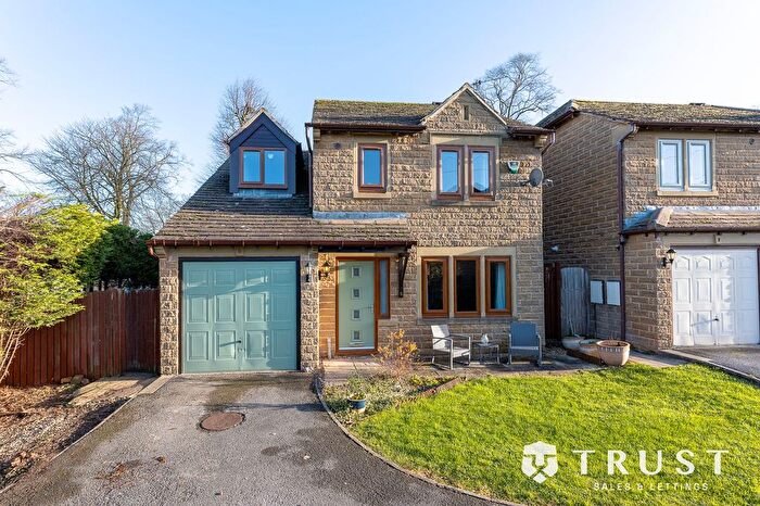 3 Bedroom Detached House For Sale In Richmond Park Avenue, Roberttown, Liversedge, WF15