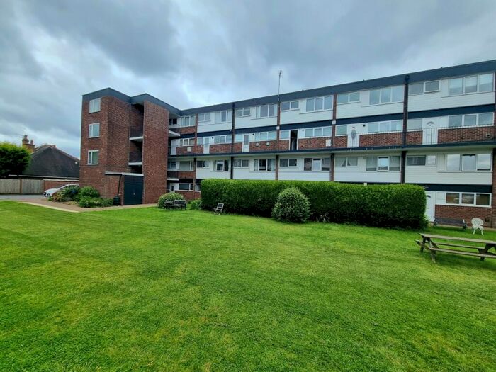 2 Bedroom Apartment To Rent In The Poplars, West Bridgford, Nottingham, Nottinghamshire, NG2