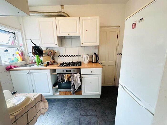5 Bedroom Flat To Rent In Embleton Road, SE13